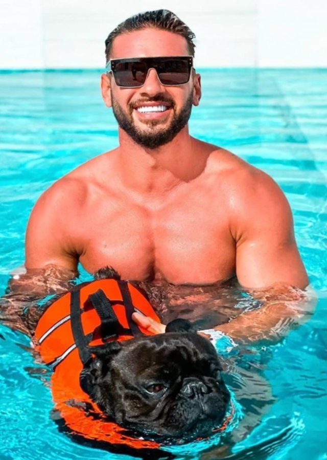 Dorian Popa e în doliu. „O parte din inima mea nu mai bate”. A lansat și o piesă dedicată animalului său de companie, „Înoată Cheluțu”