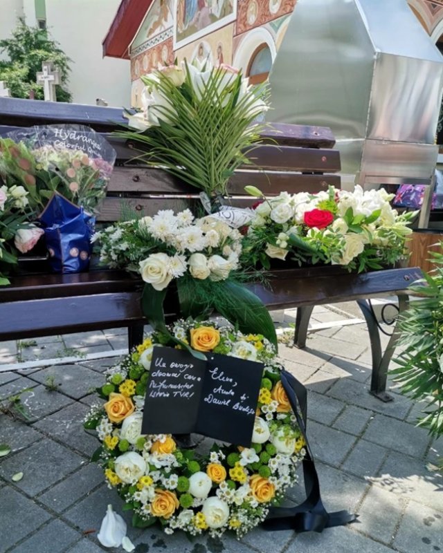 Imaginile durerii de la funeraliile Sandei Țăranu. „Vocea televiziunii române” a fost înmormântată alături de marea ei dragoste, tenorul Nicolae Țăranu. Sute de oameni au condus-o pe ultimul drum