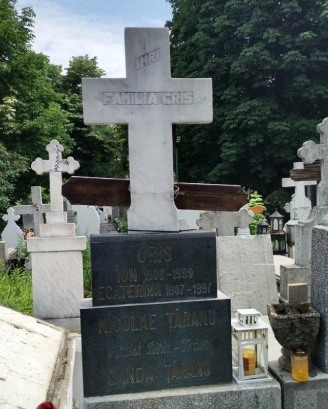 Imaginile durerii de la funeraliile Sandei Țăranu. „Vocea televiziunii române” a fost înmormântată alături de marea ei dragoste, tenorul Nicolae Țăranu. Cei doi soți au fost împreună șase decenii