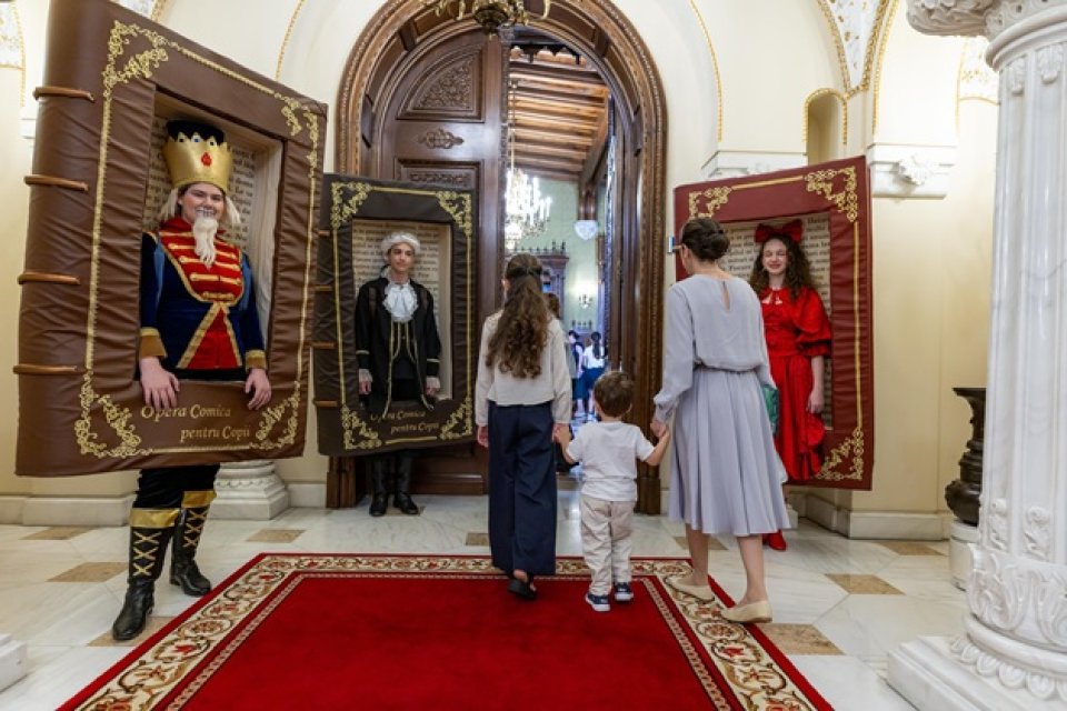 Ce meserii onorabile și-au ales deja copiii președintelui României, complet diferite de ale părinților. Aheea și Antim au fost vedetele evenimentelor de la Palatul Cotroceni, unde au însoțit-o pe Mirabela Grădinaru