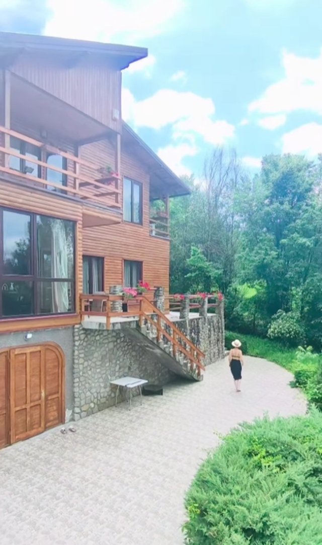 Andreea Marin, imagini în costum de baie la 51 de ani la Telega. Cum arată acum casa de vacanță a vedetei. A primit numeroase complimente pentru exemplul pe care îl dă în online