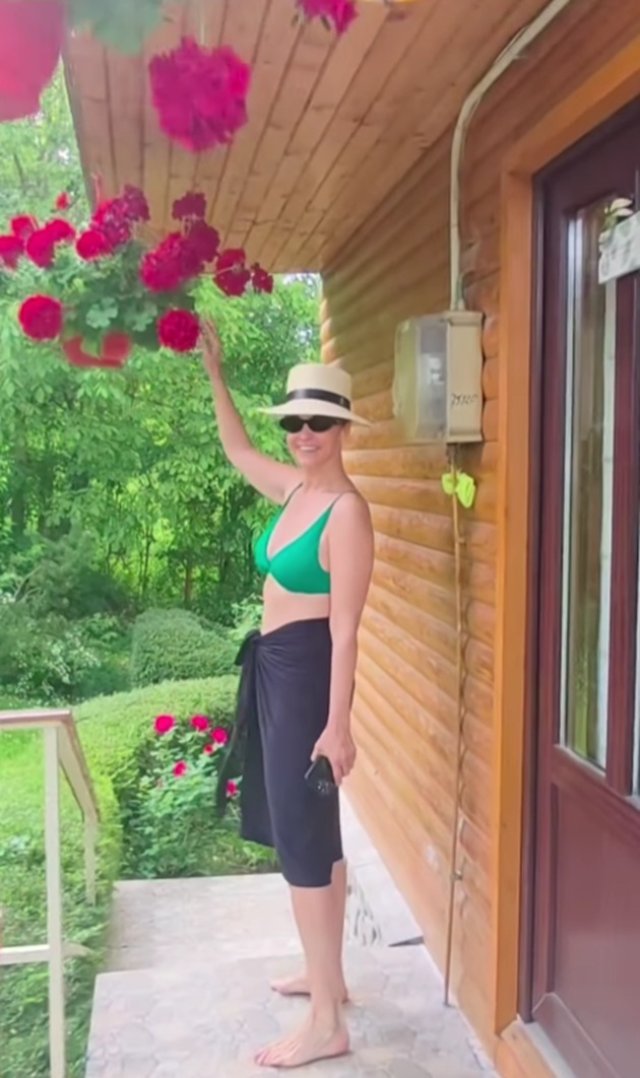 Andreea Marin, imagini în costum de baie la 51 de ani la Telega. Cum arată acum casa de vacanță a vedetei, din județul Prahova