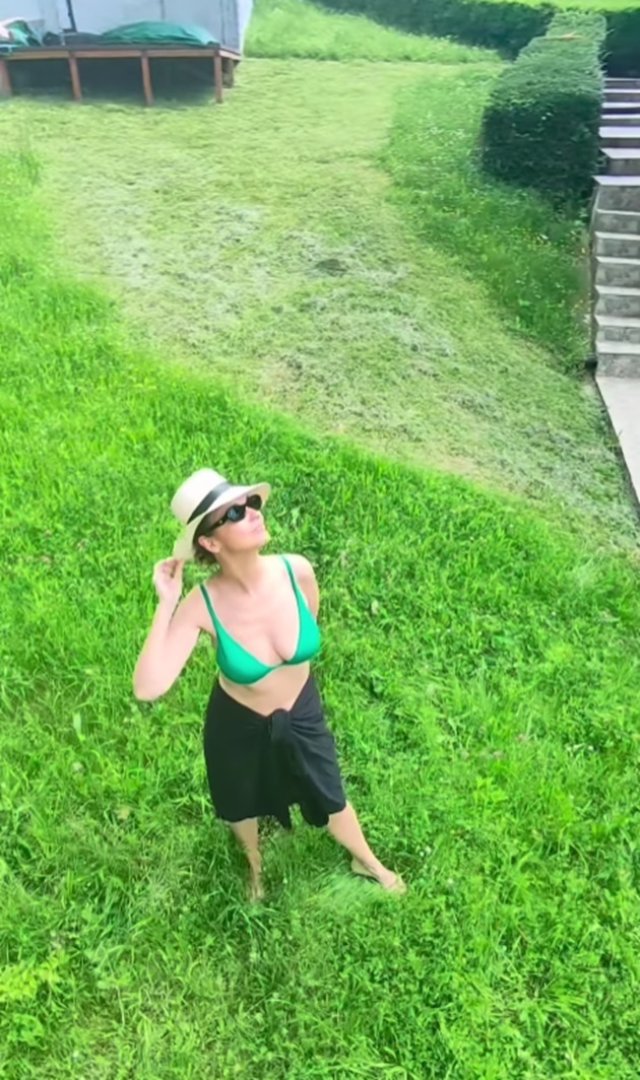 Andreea Marin, imagini în costum de baie la 51 de ani la Telega. Cum arată acum casa de vacanță a vedetei. A cumpărat terenul când era foarte tânără