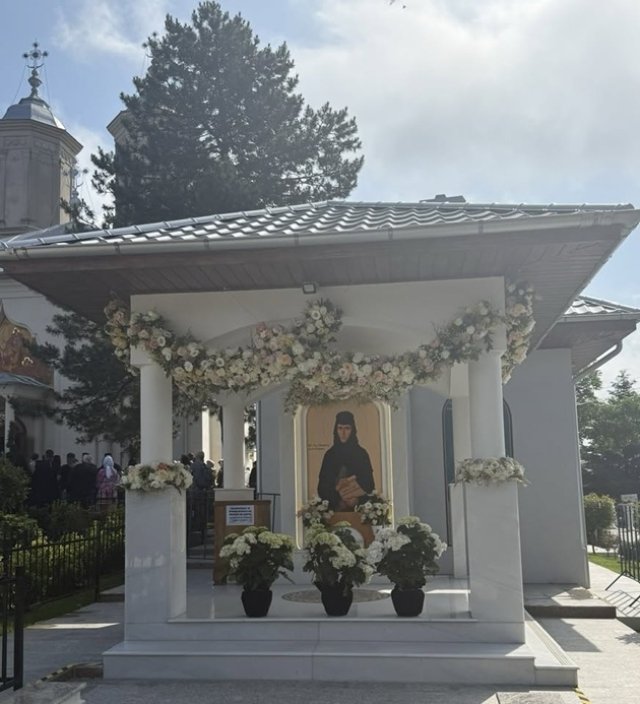 Tatăl Sfintei Elisabeta de la Pasărea a avut ocazia să se închine la moaștele fiicei sale. Aceasta a fost recent canonizată. Toată familia își amintește de ea cu smerenie