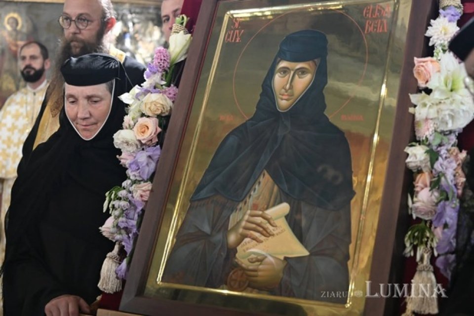 Tatăl Sfintei Elisabeta de la Pasărea a avut ocazia să se închine la moaștele fiicei sale. Aceasta a fost recent canonizată. Elisabeta Lazăr și-a dedicat viața rugăciunii
