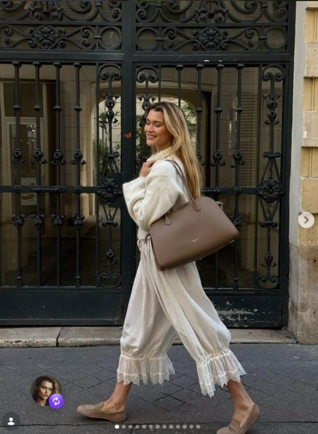 Pantaloni tip șalvari + geacă/top alb + balerini/mocasini + geantă elegantă