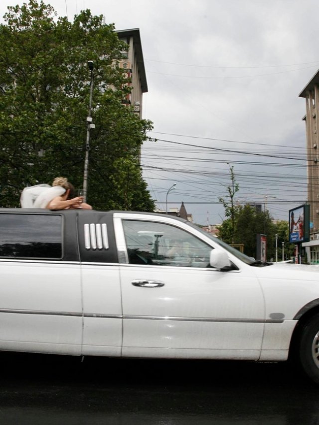 „Ne ținem de mână prin viață”. Imagini de colecție de la nunta Elwirei și a lui Mihai Petre, la aniversarea celor 18 ani de căsnicie. Și-au amintit cu drag de momentele speciale din ziua nunții