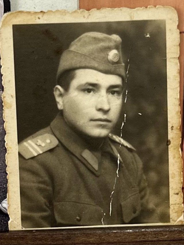 Daniel Buzdugan, imagine emoționanta cu mama lui în vârstă de 91 de ani. „Cel mai cald și mai sigur loc din lume”. A rememorat o parte din viața tatălui său