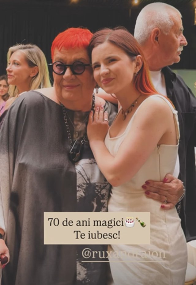 Ruxandra Ion, petrecere surpriză la aniversarea celor 70 de ani. Ce urări emoționante i-au făcut actorii pe care i-a format. Cristina Ciobănașu s-a numărat printre complici