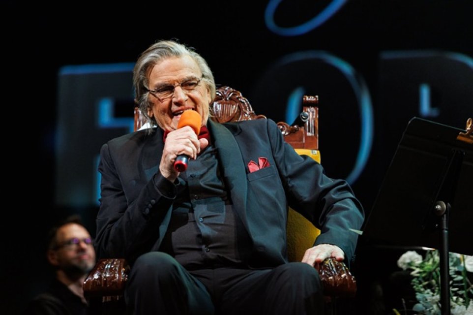 Florin Piersic, din nou pe scenă la 90 de ani! A fost primit în ropote de aplauze la Teatrul Național Mihai Eminescu din Timișoara. Actorul a transmis un mesaj pe Facebook după eveniment