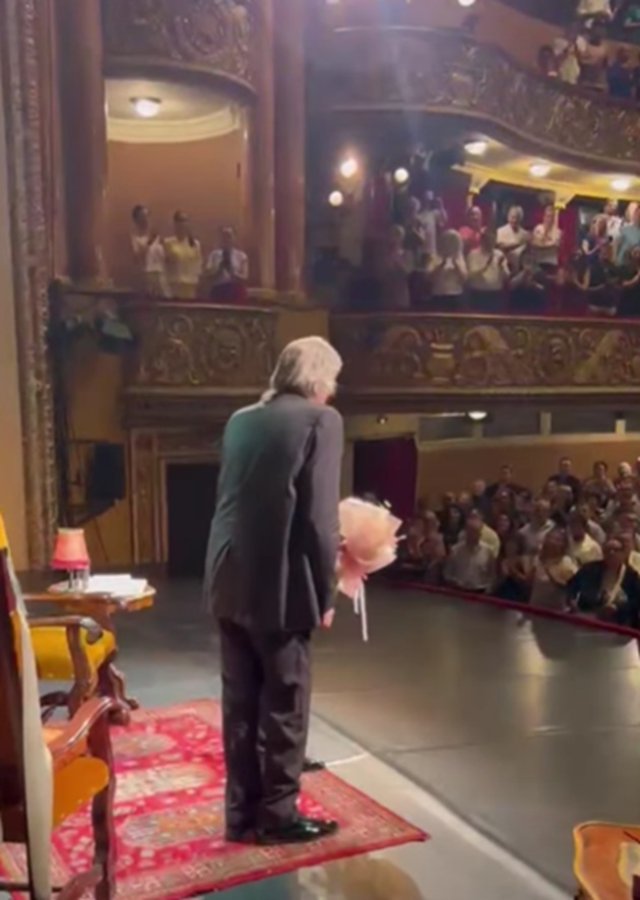 Florin Piersic, din nou pe scenă la 90 de ani! A fost primit în ropote de aplauze la Teatrul Național Mihai Eminescu din Timișoara. A împlinit 90 de ani pe 27 ianuarie 2026