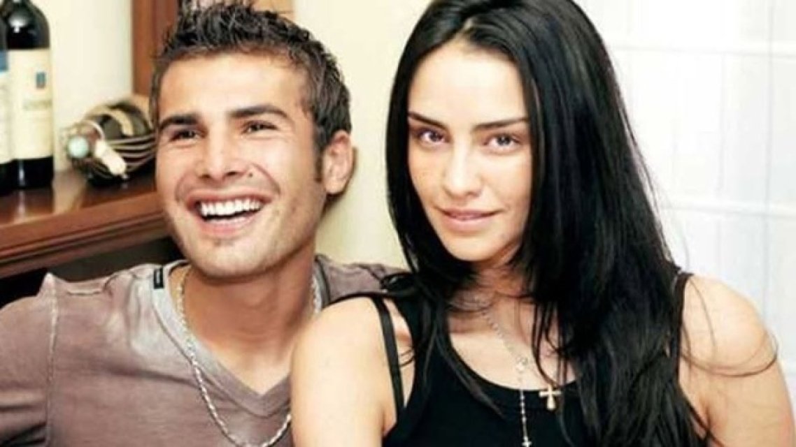 Adrian Mutu, alături de actuala și fosta soție! Adriana, fiica lui cea mare, a împlinit 20 de ani și a fost sărbătorită în cadrul familiei. Are două fiice din mariajul cu Consuelo
