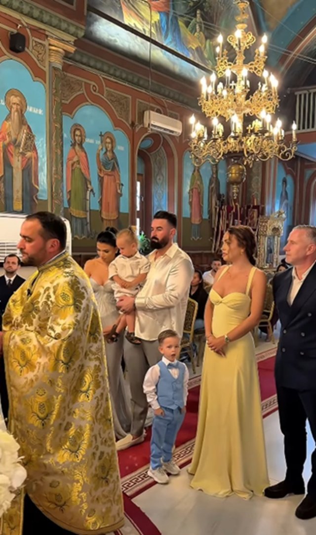 Laurentiu Reghecampf și Corina Caciuc și-au botezat fiul cel mic. Landon Abram are deja doi ani. Micuțul Liam a avut un costum bleu