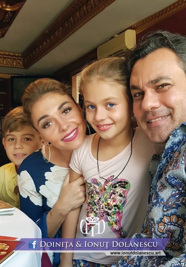 Imagine rară cu cei trei copii ai lui Ionuț Dolănescu. Cât de mari și frumoși au crescut. Mezinul familiei a debutat pe scenă în 2024