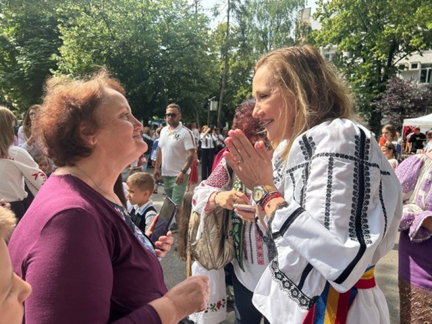 Elena Lasconi a sărbătorit, cu mic, cu mare, Ziua Universală a Iei în Câmpulung Muscel. Ce mesaj emoționant a transmis pe rețelele sociale, unde a publicat și poze de la eveniment