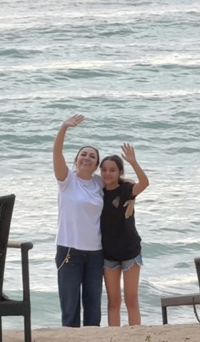 Vacanța vedetelor în Mauritius. Dan Negru, Cătălin Măruță și Vlăduța Lupău la aceeași masă cu familiile. Andra și Cătălin Măruță au luat și copiii cu ei