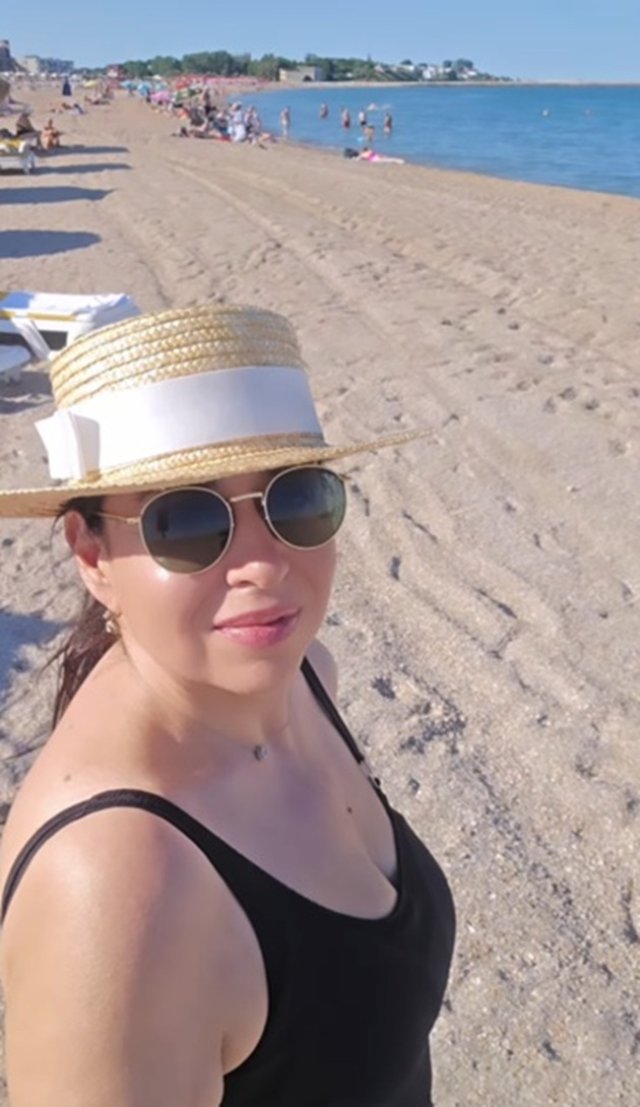 Transformare spectaculoasă pentru Oana Roman! A slăbit 10 kilograme în trei luni și și-a etalat noua siluetă într-o rochie mulată. S-a afișat în costum de baie