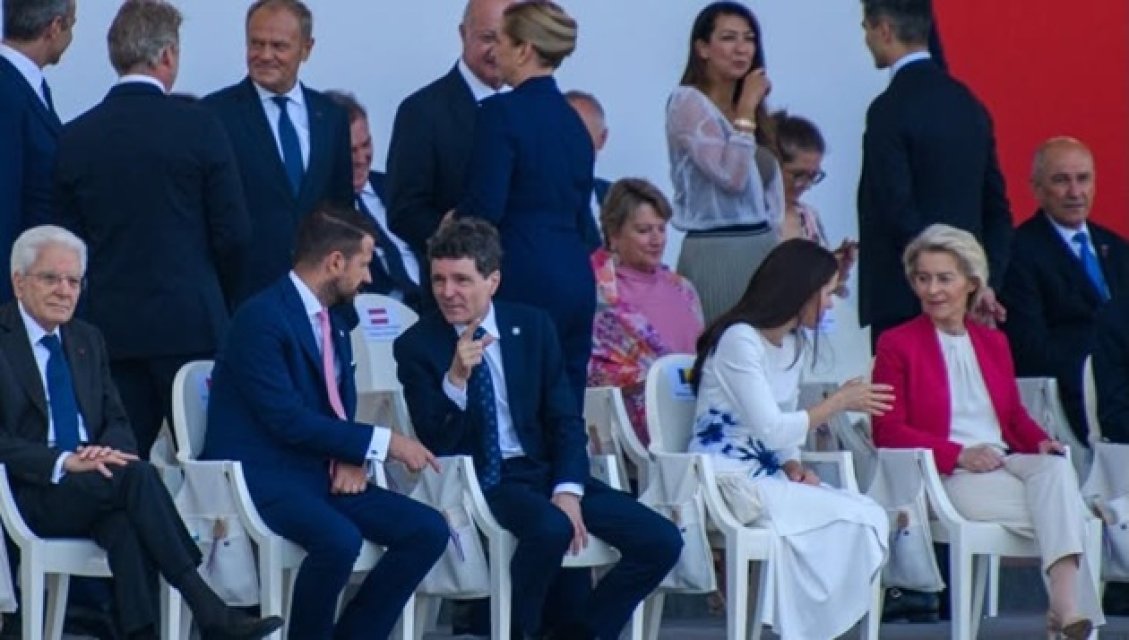 Mirabela Grădinaru, nelipsită de lângă președintele Dan la parada militară de pe Champs-Élysées de Ziua Națională a Franței. Prima Doamnă a României a discutat cu Ursula von der Leyen