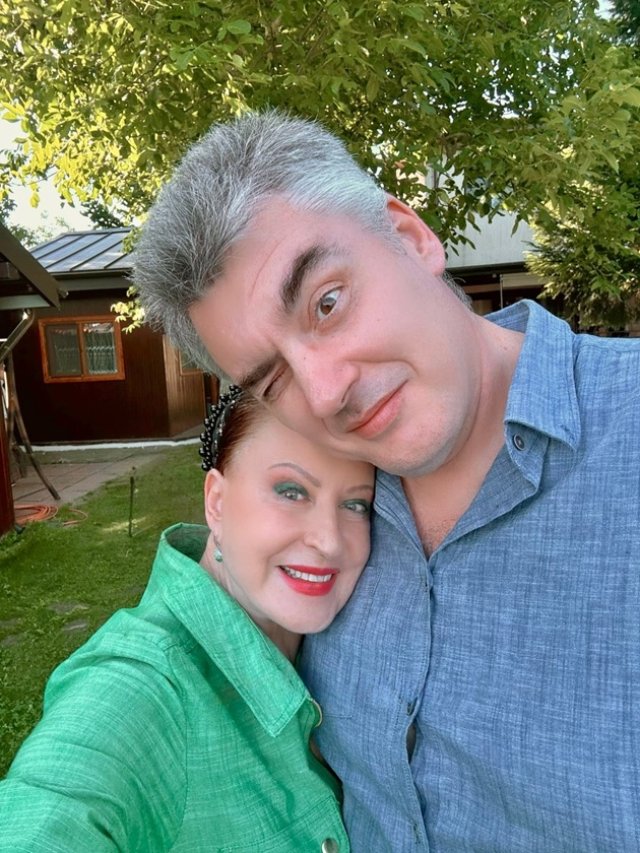 A împlinit 71 de ani dar nu-i dai o secundă vârsta asta! Maria Dragomiroiu a radiat de ziua ei, înconjurată de cei dragi. „Mulțumesc Lui Dumnezeu”. A devenit mamă la o vârstă fragedă