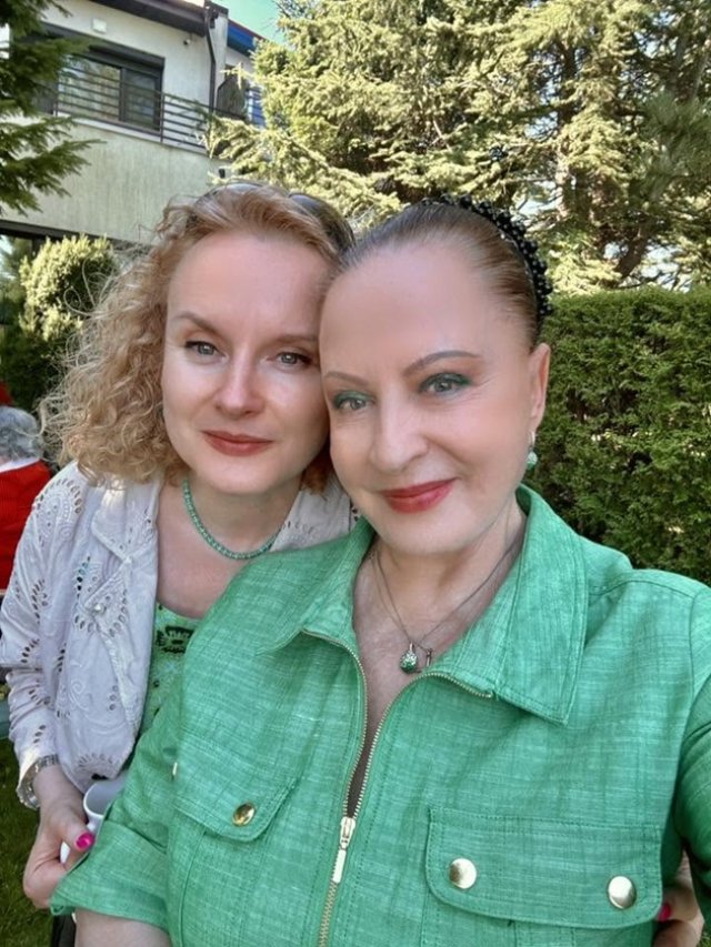 A împlinit 71 de ani dar nu-i dai o secundă vârsta asta! Maria Dragomiroiu a radiat de ziua ei, înconjurată de cei dragi. „Mulțumesc Lui Dumnezeu”. Are un fiu și o fiică