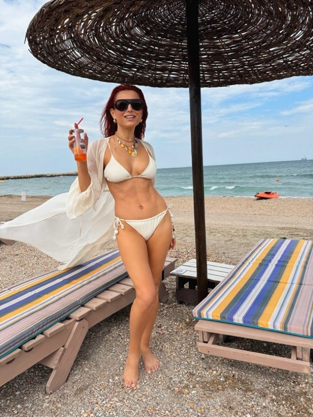 Dieta secretă a Elenei Gheorghe. Cum reușește să se mențină la aceeași greutate de mai bine de 20 de ani și după 2 copii. Artista are grijă la alimentație