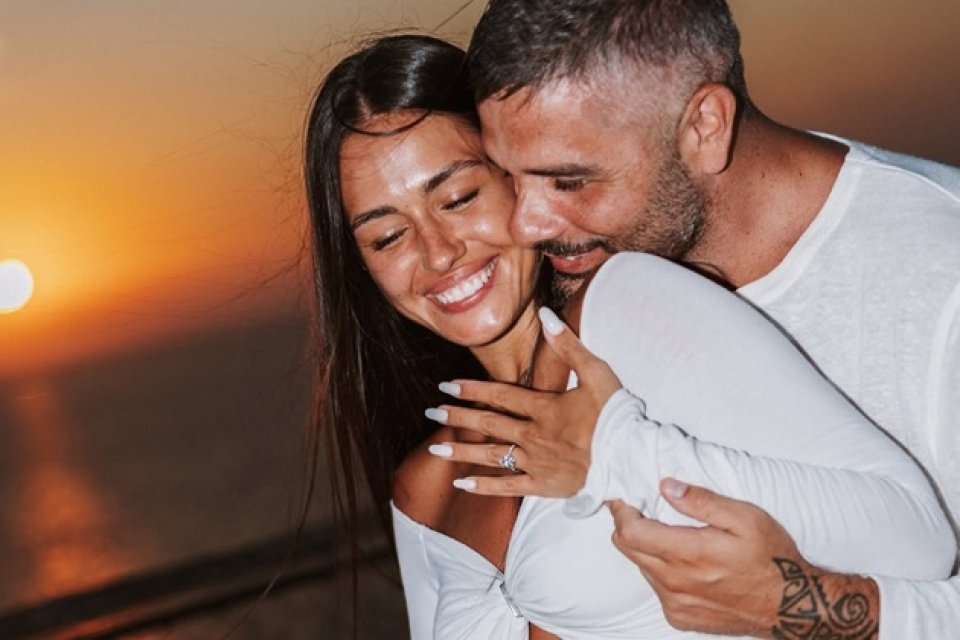 Fostul soț al Antoniei se pregătește de nuntă. Vincenzo Castellano a cerut-o în căsătorie pe Elena Economu. Cererea spectaculoasă a avut loc la malul mării