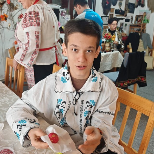 Daniel Buzdugan, mărturisire emoționantă despre călătoria spirituală începută alături de fiul său. „Tată și fiu, cu Hristos în inimă”. Omul de radio și fiul lui sunt legați de credință
