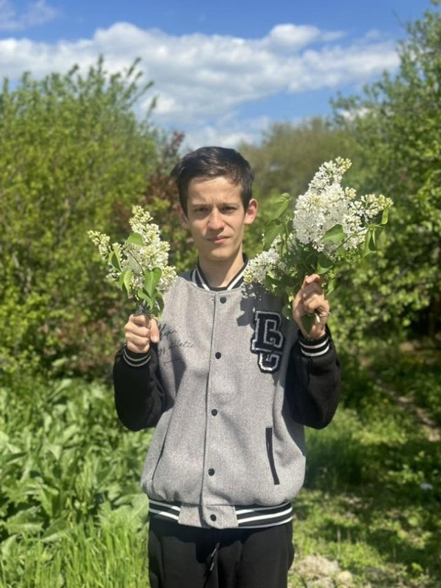 Daniel Buzdugan, mărturisire emoționantă despre călătoria spirituală începută alături de fiul său. „Tată și fiu, cu Hristos în inimă”. Luca Buzdugan merge cu el la biserici și mănăstiri