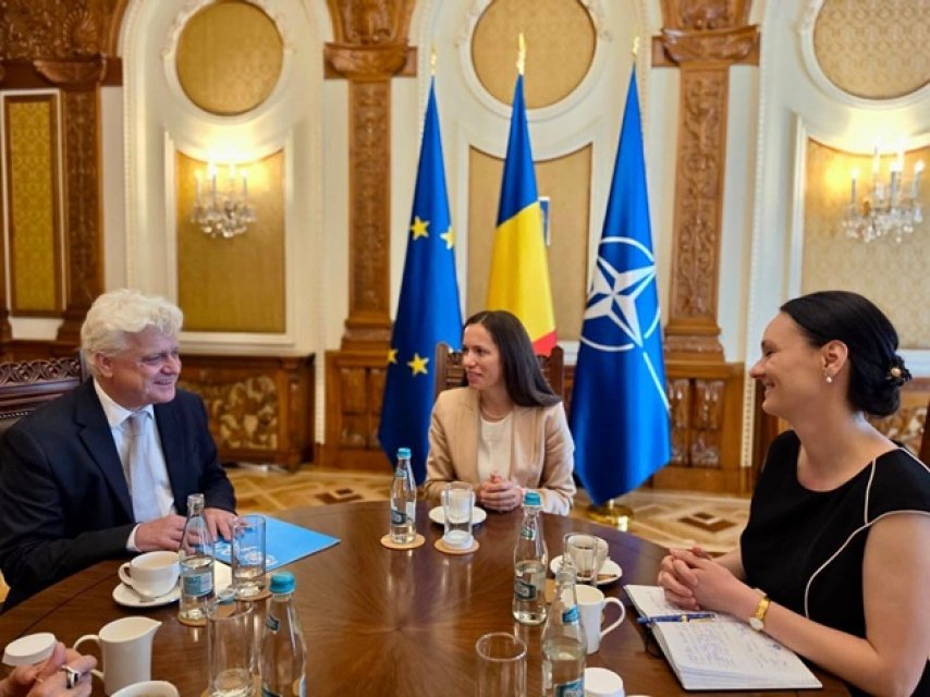Mirabela Grădinaru, așa cum nu ai mai văzut-o niciodată! Ce ținută a ales pentru întâlnirea oficială cu delegația UNICEF. A purtat un costum crem