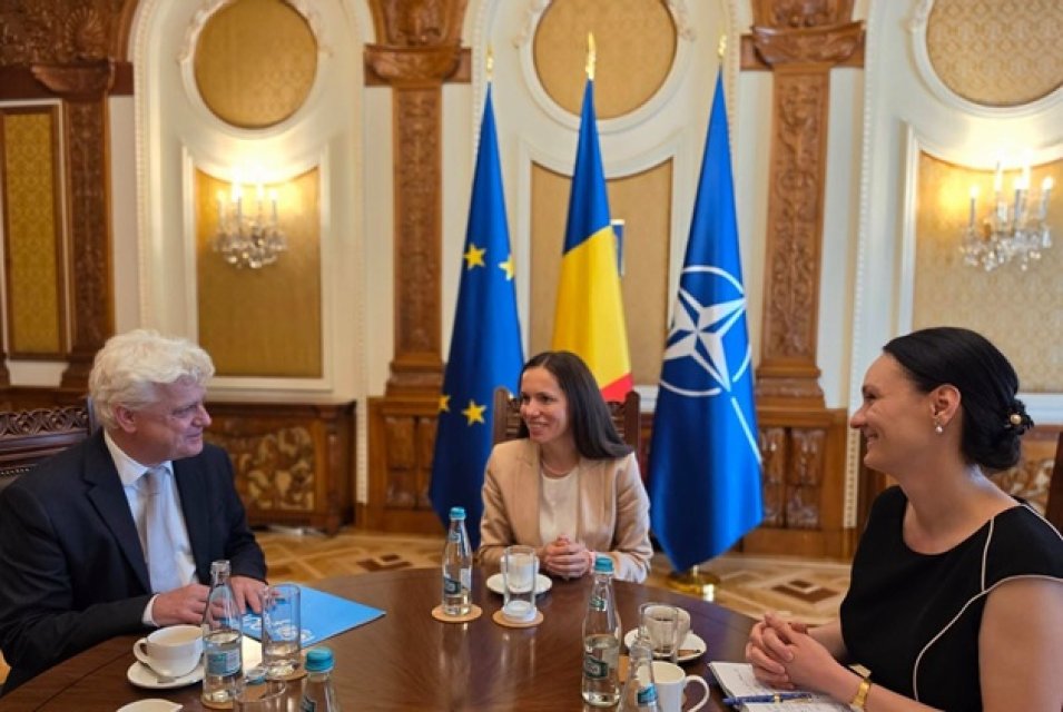 Mirabela Grădinaru, așa cum nu ai mai văzut-o niciodată! Ce ținută a ales pentru întâlnirea oficială cu delegația UNICEF. A optat pentru un machiaj natural și o coafură simplă