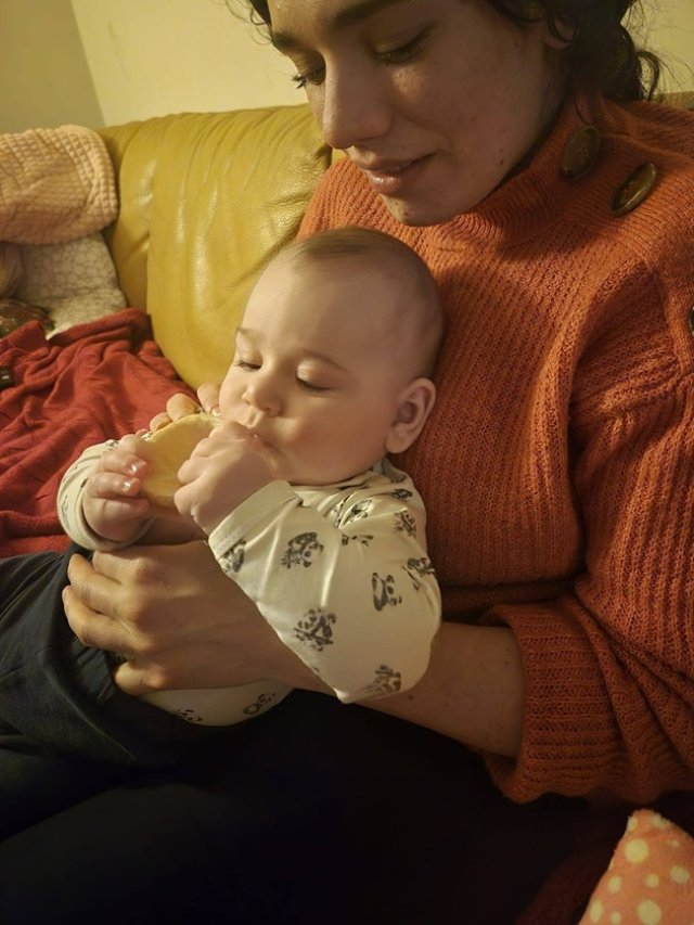 Amos, nepotul Maiei Morgenstern, a împlinit 1 an. Cabiria Morgenstern este cea mai mândră mamă: „Mi-ai înseninat viața”. Amos este fiul Cabiriei Morgenstern și al actorului Adrian Ciobanu
