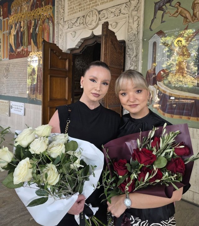 Fiicele lui Vadim Tudor, mesaj emoționant la comemorarea celor 11 ani de la moartea lui. Cum arată acum Lidia și Eugenia. Cele două s-au fotografiat cu buchete de flori la biserică