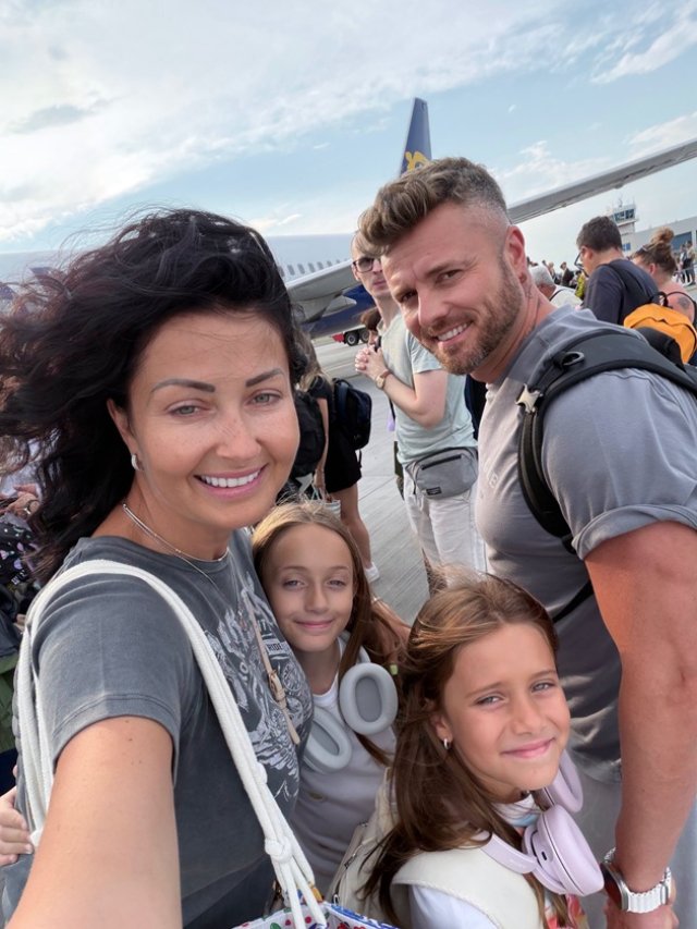 Gabriela Cristea nu mai tace după ce fiicele ei au fost jignite pe internet: „Fetele mele nu sunt niște roboți programați să stea drepți în fața camerei”. Nu le permite internauților să vorbească urât despre ele