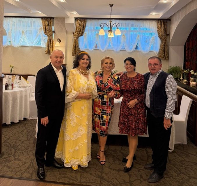 Daniela Condurache, sărbătorită ca o regină la 70 de ani. Imagini superbe de la aniversarea artistei. Cornelia și Lupu Rednic au fost prezenți la petrecerea ei aniversară