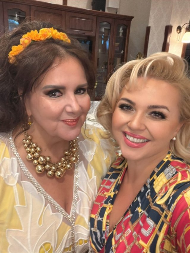 Daniela Condurache, sărbătorită ca o regină la 70 de ani. Imagini superbe de la aniversarea artistei. Unii dintre interpreții prezenți au publicat pe rețelele sociale fotografii de la petrecere