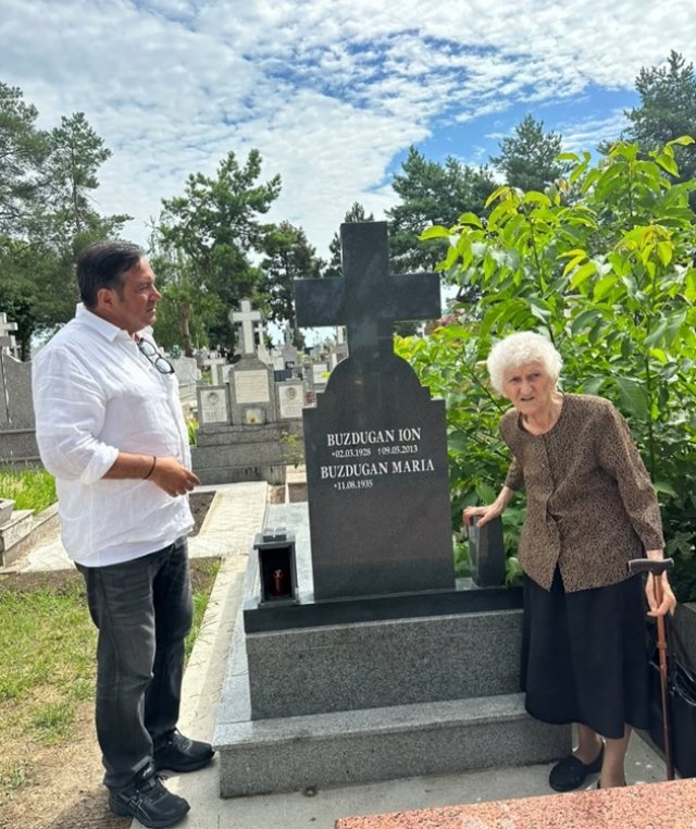 A trecut o lună de la moartea mamei lui Daniel Buzdugan. Ce mesaj emoționant a transmis omul de radio: „Din Ceruri, ai început o nouă misiune pentru noi”. Tatăl lui a murit în 2013