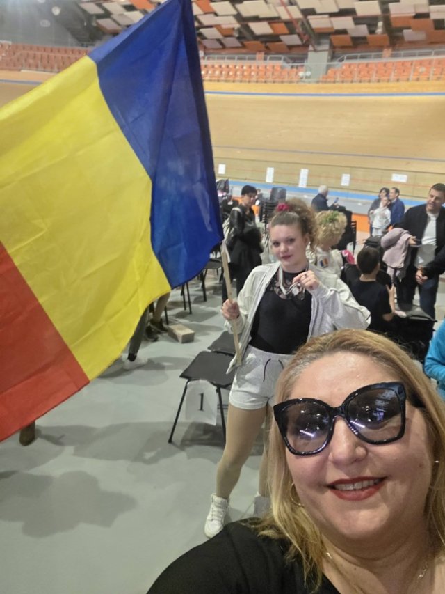 Fiica Dianei Șoșoacă a împlinit 14 ani. Cum arată Thais și ce urare emoționantă i-a transmis mama ei: „Dumnezeu să fie cu tine toată viața”. Mama vorbește cu mândrie despre performanțele fiicei