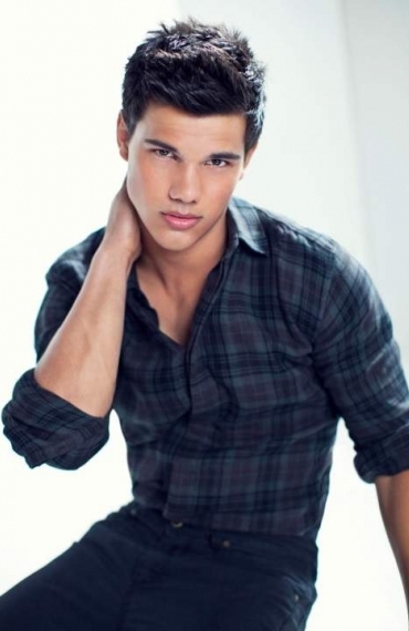 TAYLOR LAUTNER