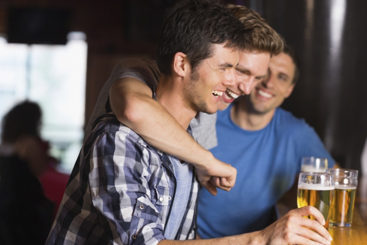 5. Vorbește cu prietenii lui despre cum faceți sex