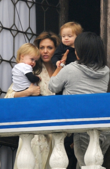 KNOX AND VIVIENNE JOLIE PITT