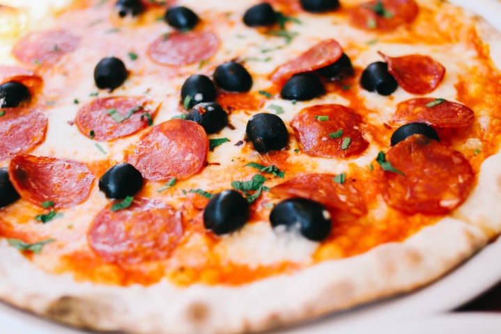 Pizza, semipreparate şi alimente procesate