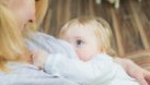 Alăptarea exclusivă în primele 4 luni poate reduce riscul de alergii alimentare la bebeluși