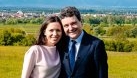 Mirabela Grădinaru și-a făcut bagajele, și-a luat copiii și a plecat în vacanță fără Nicușor Dan. Incredibil ce vacanță a ales Prima Doamnă a României! Ca în Asia Express. Cine mai e cu ea