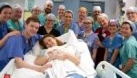Primul copil născut în urma unui transplant de uter – o poveste reală despre curaj, știință și iubire de soră