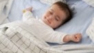De ce bebelușii nu trebuie să doarmă pe burtă – riscuri reale și recomandările medicilor