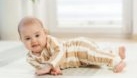 Rostogolirea la bebeluși: primul pas spre libertatea de mișcare