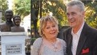 Sora Ancăi Pandrea, în scaun cu rotile la cimitir. Parcă sunt gemene, nimeni nu a știut cât de bine seamănă. Imaginile durerii din ziua marelui adio. Mulți au uitat-o, dar cine e singura vedetă care a venit la înmormântare