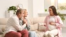 Cum pui limite familiei când toată lumea simte că are dreptul la păreri despre sarcina ta