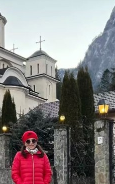 Cântăreața de muzică populară s-a retras la mănăstire: „Am avut mai mult timp de rugăciune”. Cât a suferit când soțul a înșelat-o
