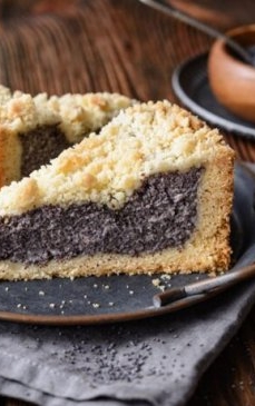 Prăjitură cu cremă de mac și crumble. Un deliciu garantat
